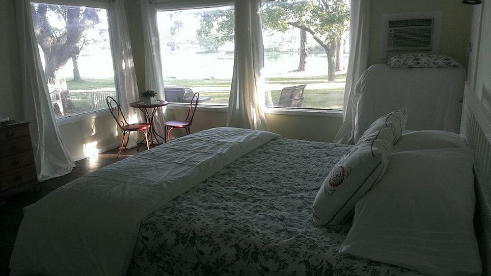 Cottage, Multiple Beds (Constant-Level Lake LBJ - 3 BR Sleep )