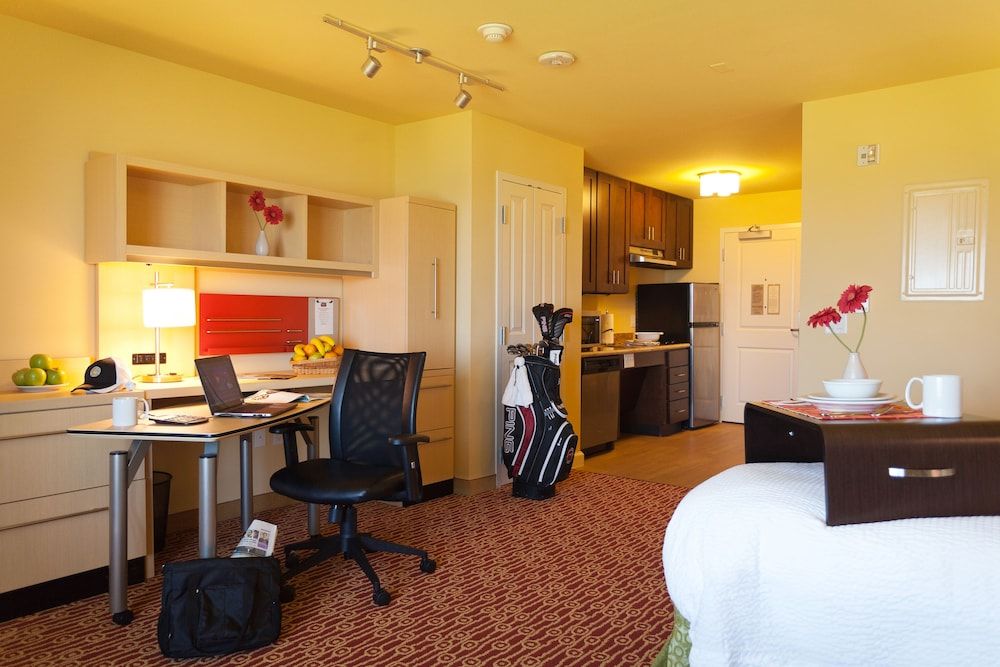 Studio, 2 Queen Beds (Hearing Accessible)