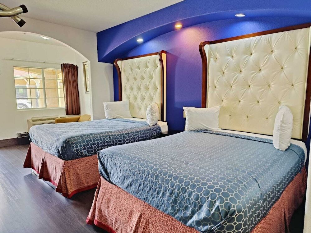 Capital O Deluxe Inn Channelview Houston I-10 2 Queen Beds Accessible with Kitchenette