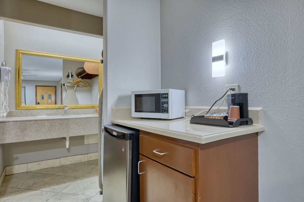 Texas Inn Donna Single Room 4