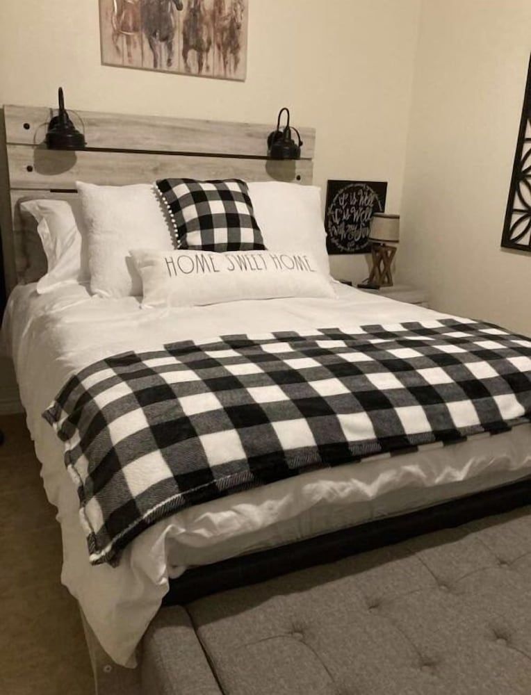 Eagle Pass Condo Rentals Traditional Condo 2