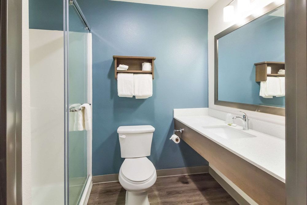 WoodSpring Suites Lake Jackson Standard Room, 1 King Bed, Non Smoking 8