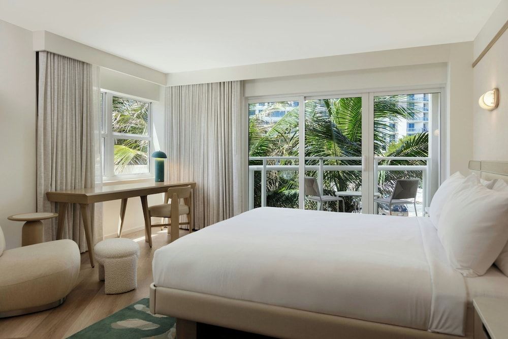 Room, 1 King Bed, Balcony