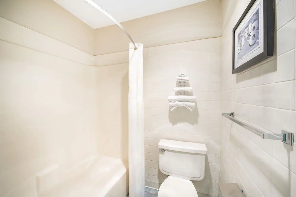 Republic Hotel of Ozona Basic Room 2