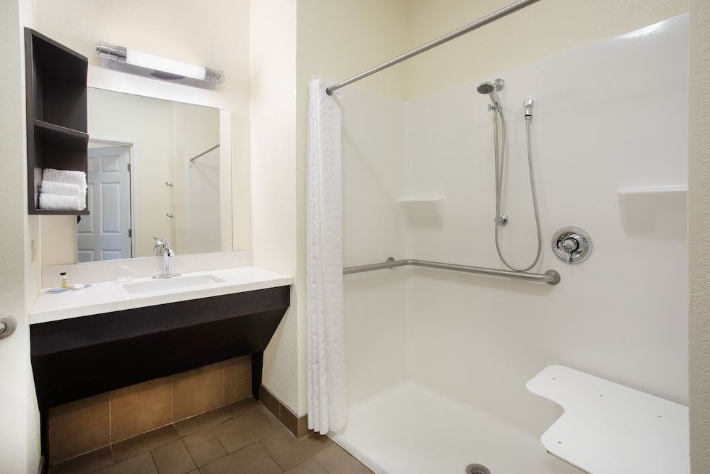 Studio Suite, 1 Queen Bed, Accessible (Comm, Mobil Tub)