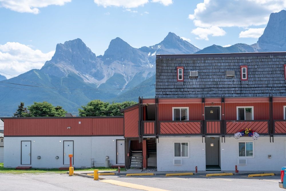 Rocky Mountain Ski Lodge