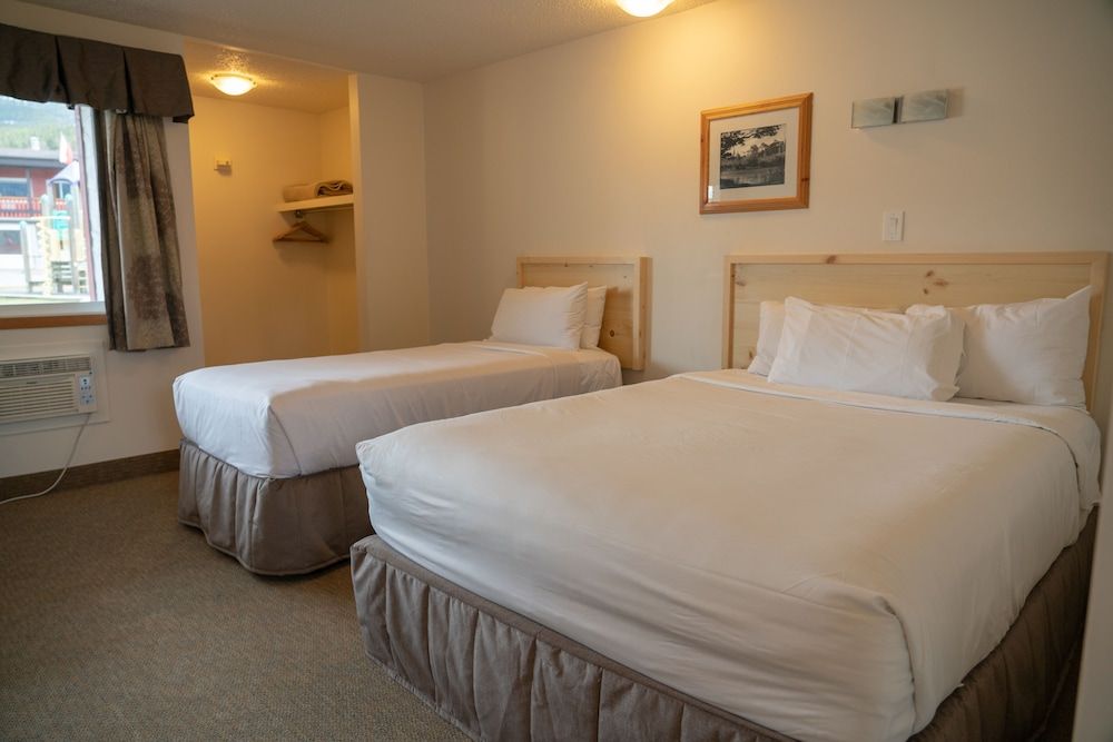 Queen and Twin Room, Mountain View