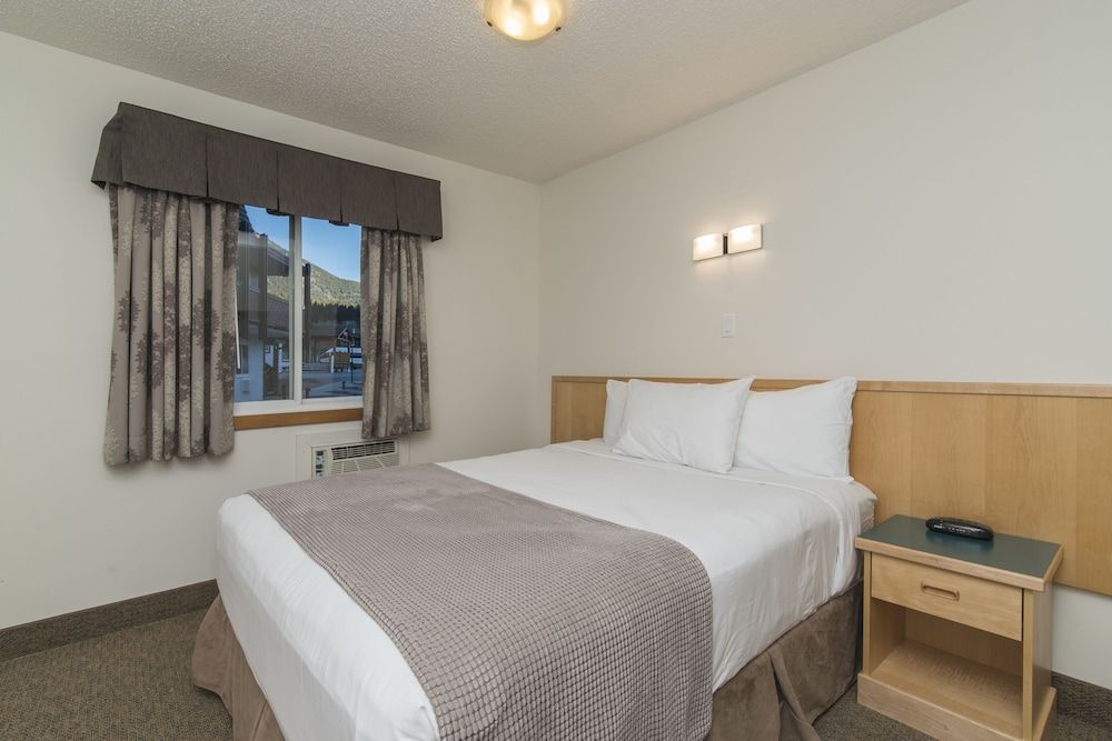 Apartment, Queen and Sofa Bed, 1 Bedroom, Mountain View, Patio
