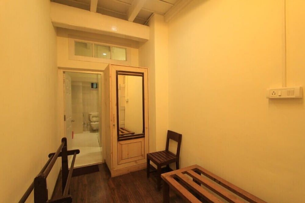 Swiss Cottage (In-house Parking) Heritage Room 7