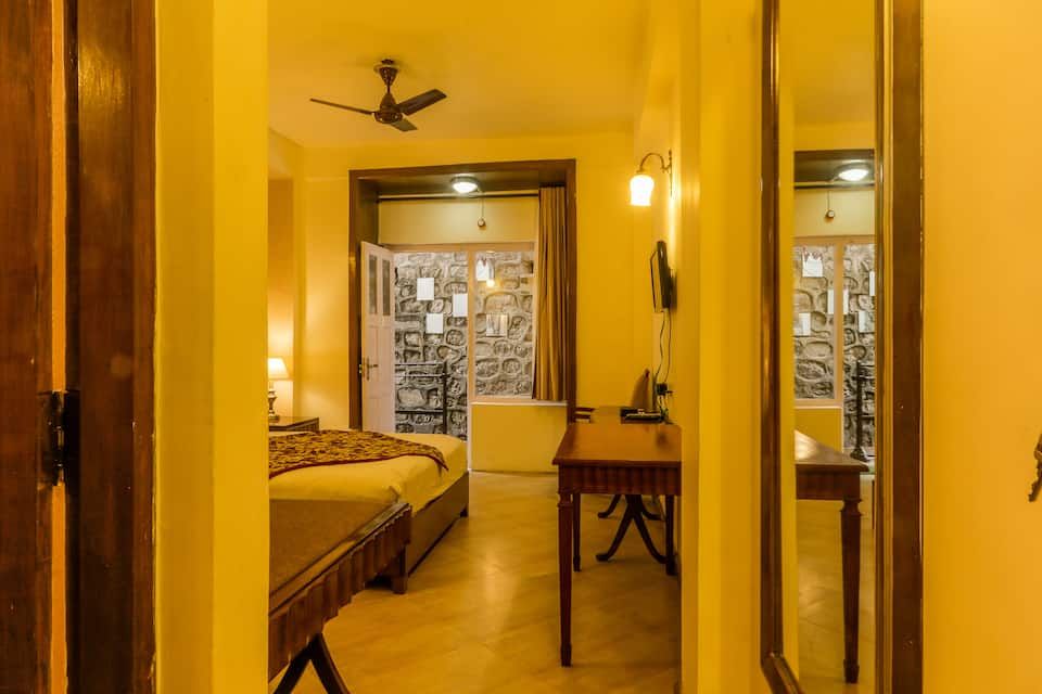 Swiss Cottage (In-house Parking) Deluxe Room 6