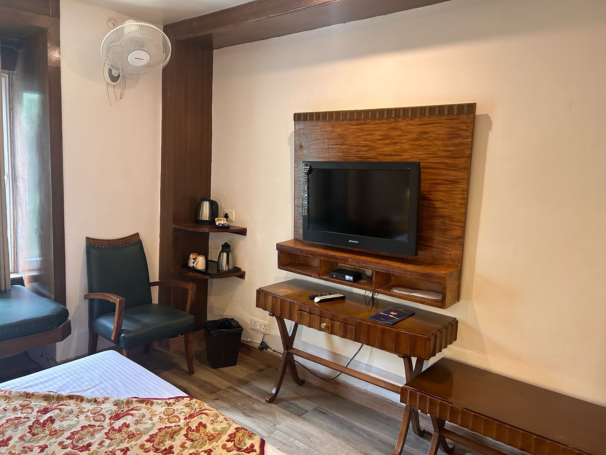 Swiss Cottage (In-house Parking) Deluxe Room 7