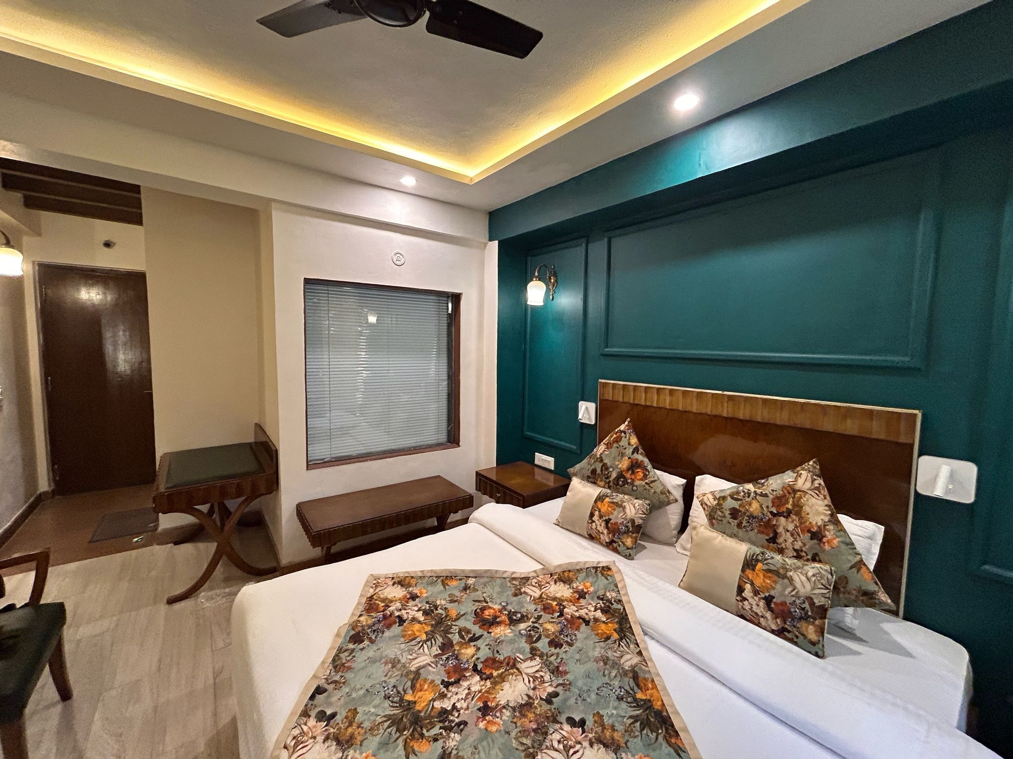 Swiss Cottage (In-house Parking) Deluxe Room 4