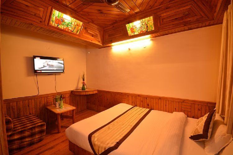 Hotel Happy Home - The Lake Paradise Deluxe Room