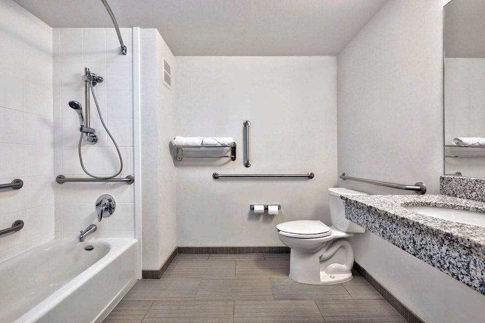 Motel 6 Marble Falls, TX Deluxe Room, 1 Queen Bed, Accessible, Non Smoking 4