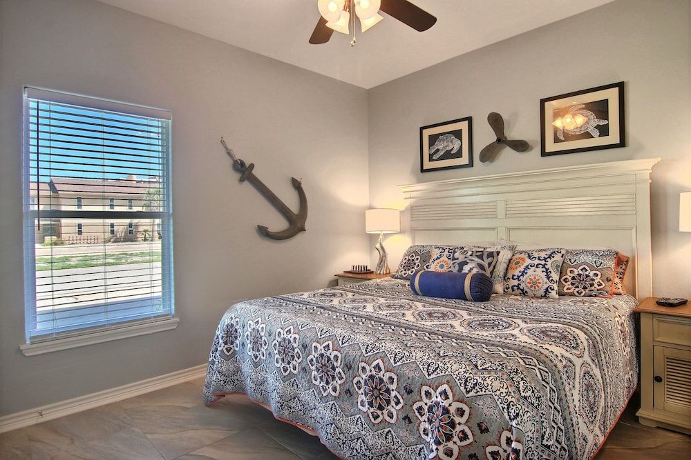 Condo (4 Bedrooms)