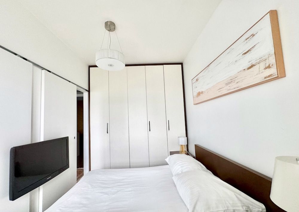 Platinum Towers Country 2 Country Apartment (40m2)