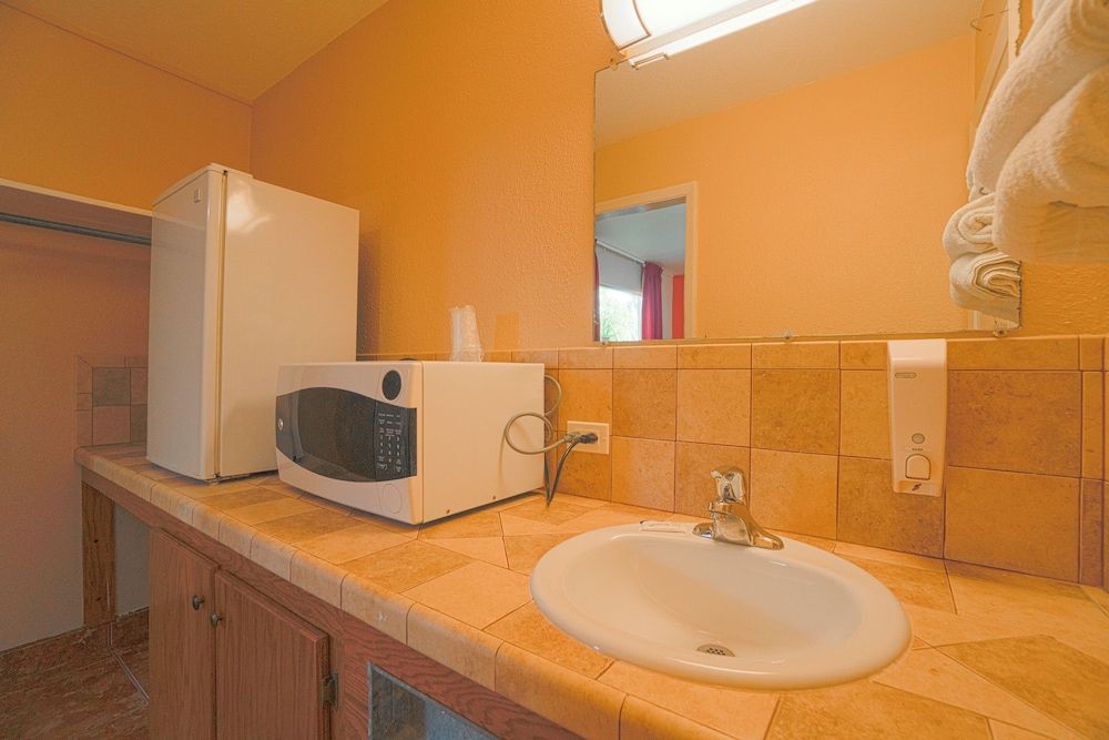 Vali Ho Motel By OYO Weslaco Mercedes Room, 2 Double Beds 8