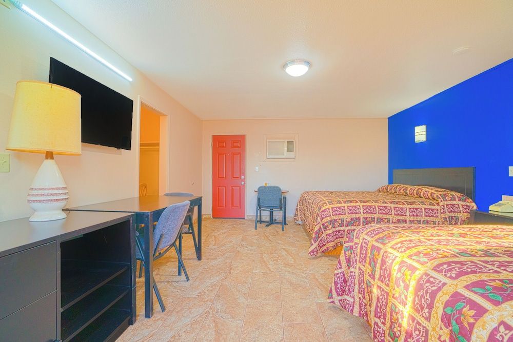 Vali Ho Motel By OYO Weslaco Mercedes Room, Multiple Beds 9