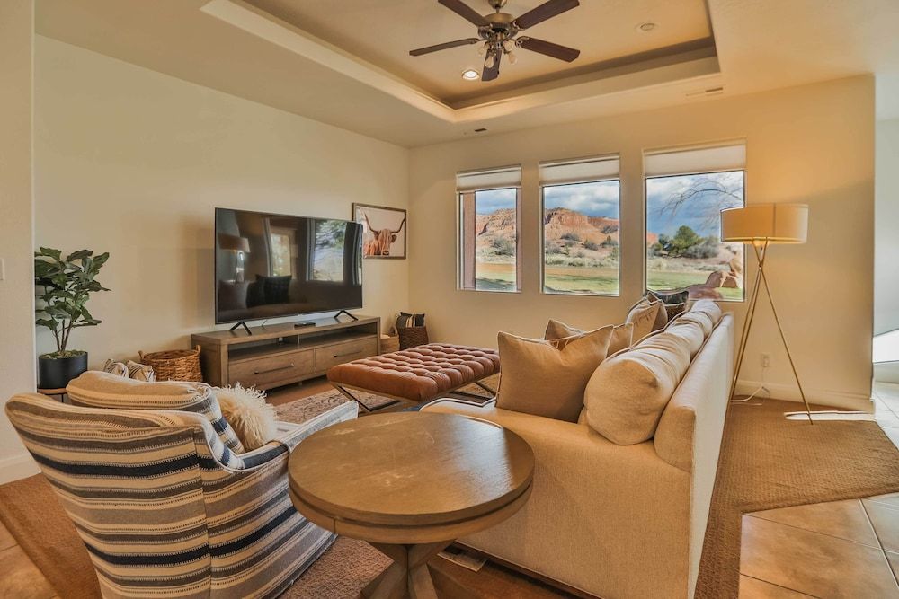 undefined Bright Modern Abode - 32 Miles to Zion Nat'l Park!