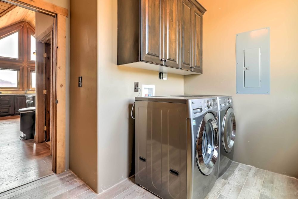 undefined Dreamy Kanab Cabin w/ Hot Tub & Panoramic Views! 2