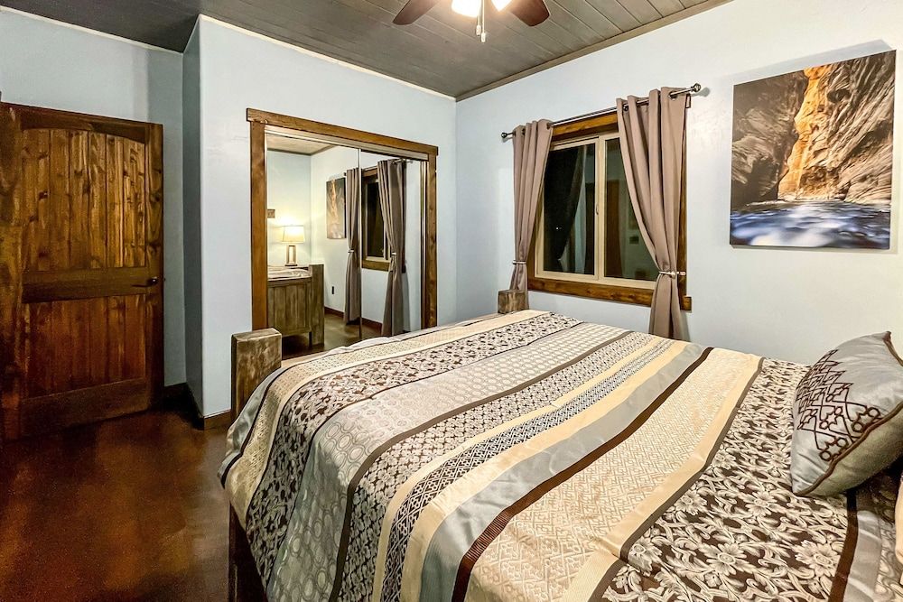 undefined Dreamy Kanab Cabin w/ Hot Tub & Panoramic Views! 5