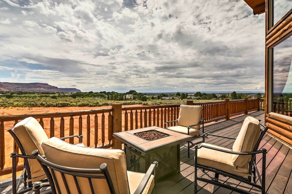 undefined Dreamy Kanab Cabin w/ Hot Tub & Panoramic Views!