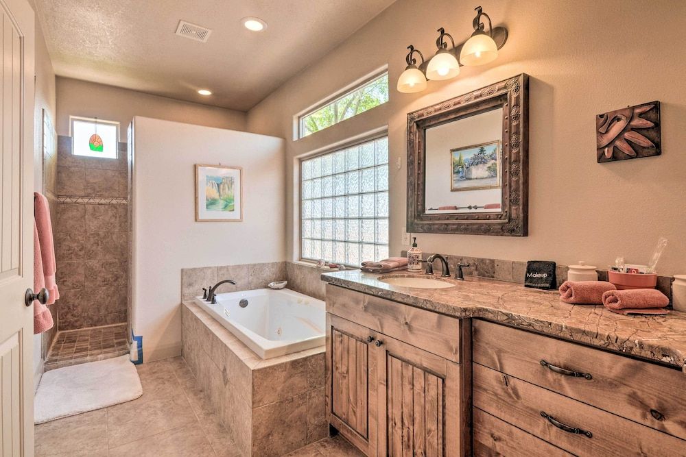 undefined Elegant Kanab Home: Mtn Views & Hiking Trail! 2