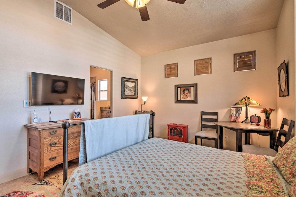 undefined Elegant Kanab Home: Mtn Views & Hiking Trail! 4