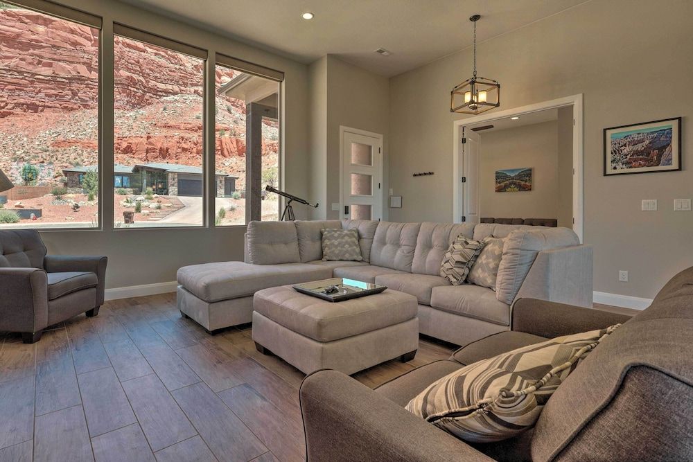 undefined Stunning Kanab Home - Amazing Red Rock Views! 2