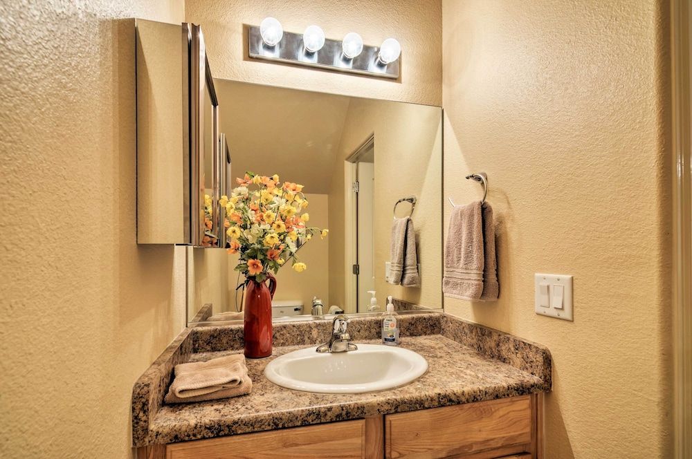 undefined Kanab Condo w/ Pool & AC < 1 Mi to Attractions! 2