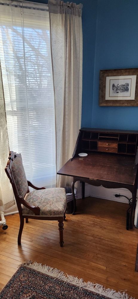 Oaklawn Inn LLC Traditional Double Room, 1 Queen Bed, Park View 7