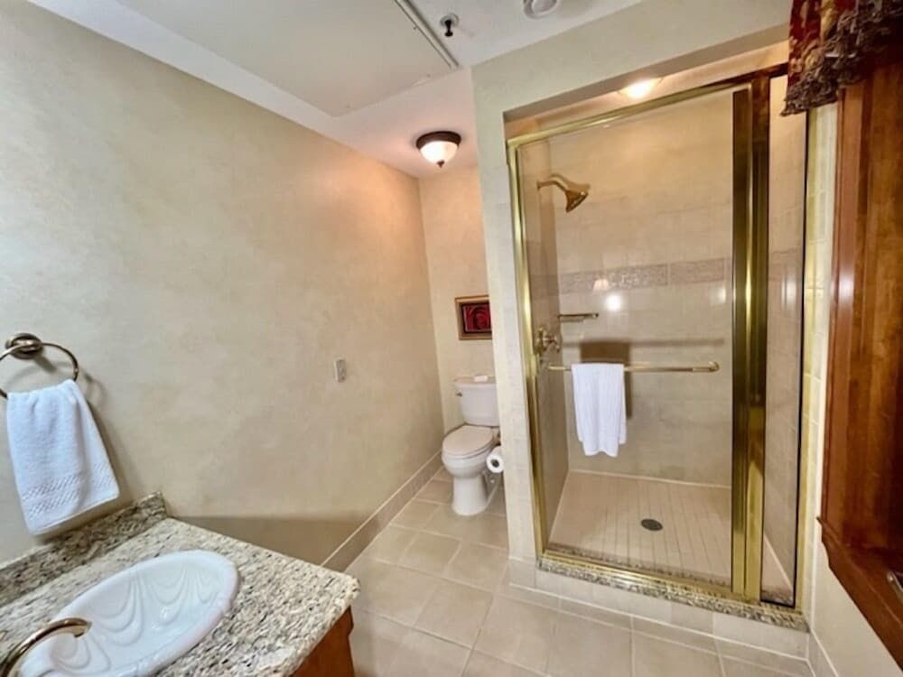 The Charming Suite 307