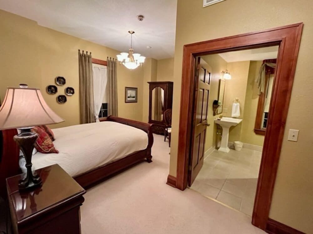 The Quaint Suite 301