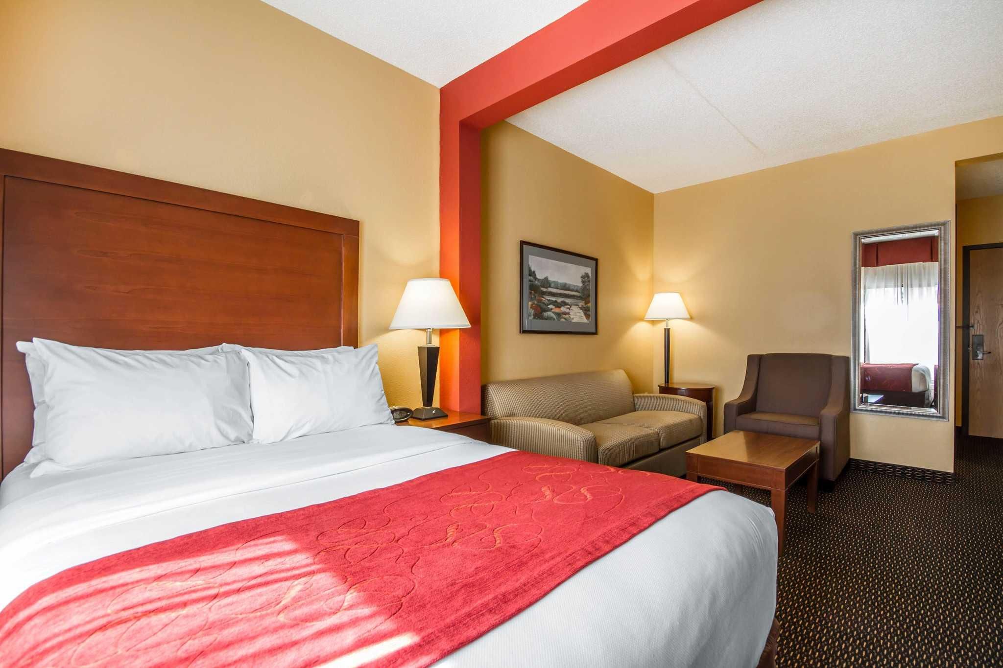 Suite Whirlpool Bathtub