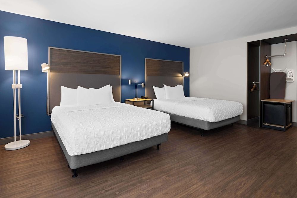 Room, 2 Queen Beds, Accessible, Bathtub (Mobility & Hearing)