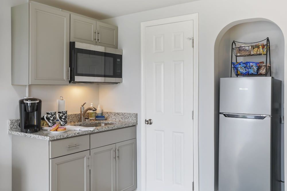 The Knolls Town & Country, 1 queen bed 13