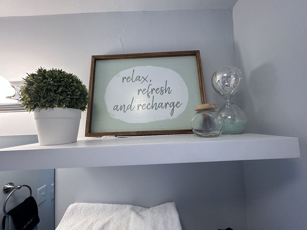 The Knolls Comfort Room 11