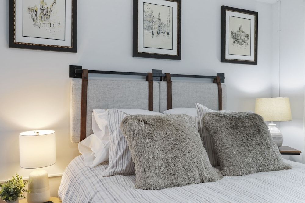 The Knolls Town & Country, 1 queen bed 4