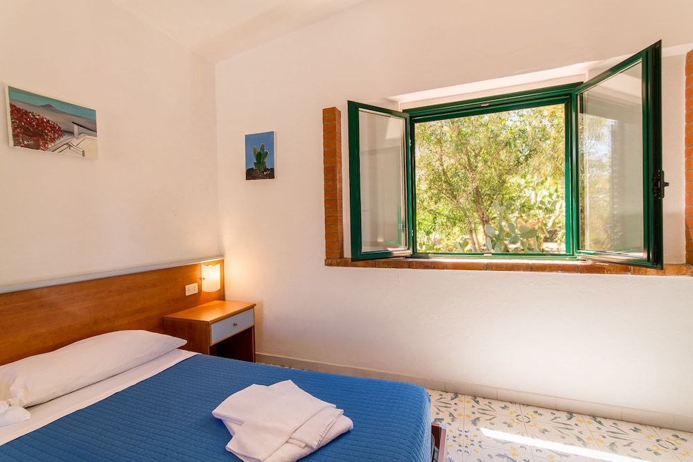 Family Apartment, 1 Double Bed, Sea Facing (Monolocale 5 Vulcano on Sea Shore)