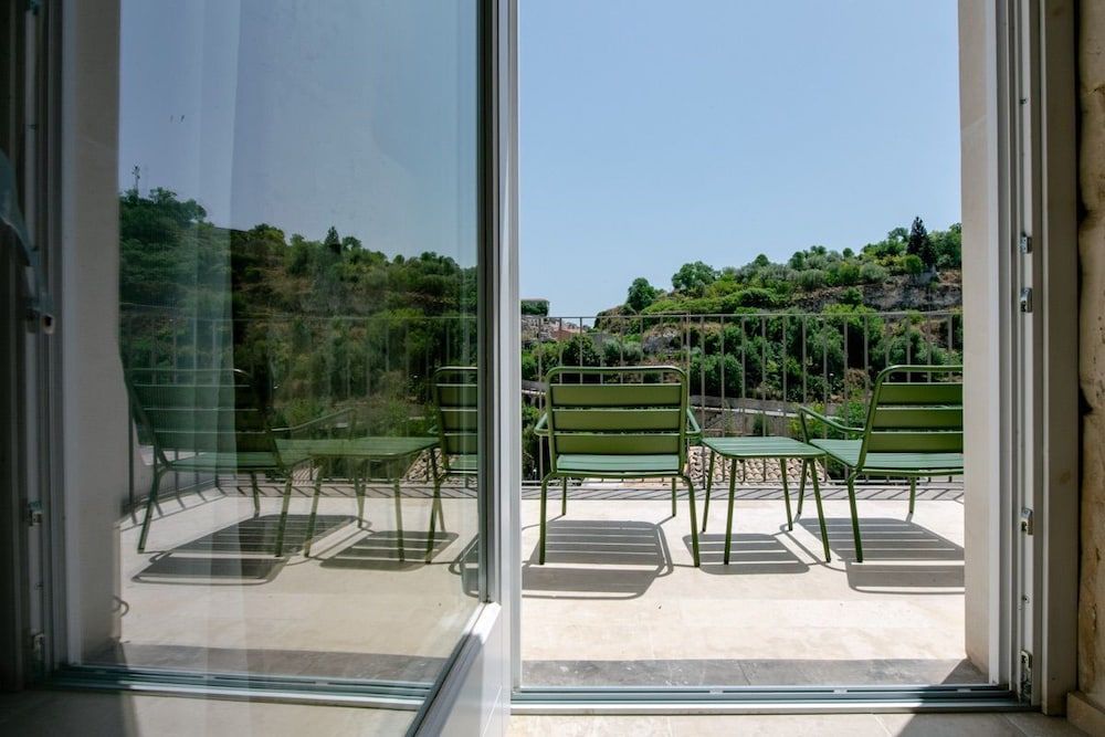 Ibla Rooms Deluxe Room 4