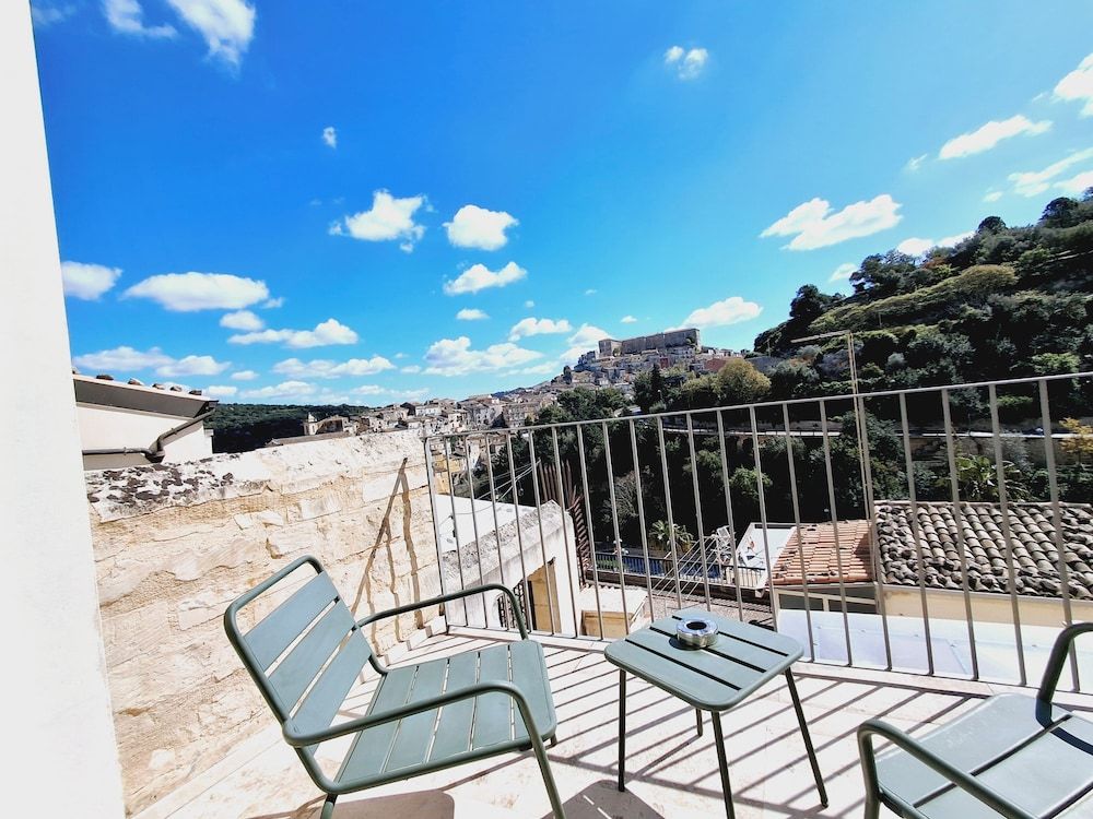 Ibla Rooms Deluxe Room 3