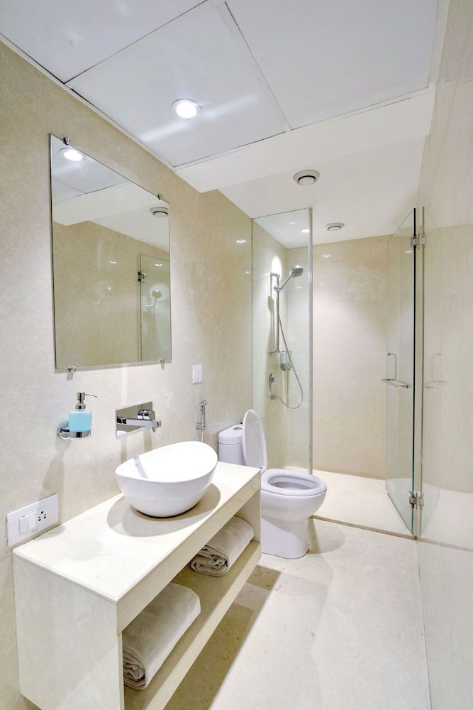 The Emerald Park Superior Room, 1 King Bed 4