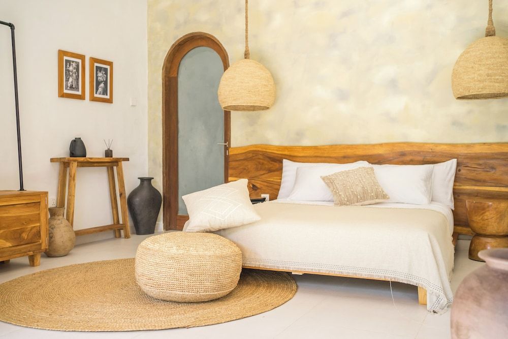 Standard 3, 1 Queen Bed