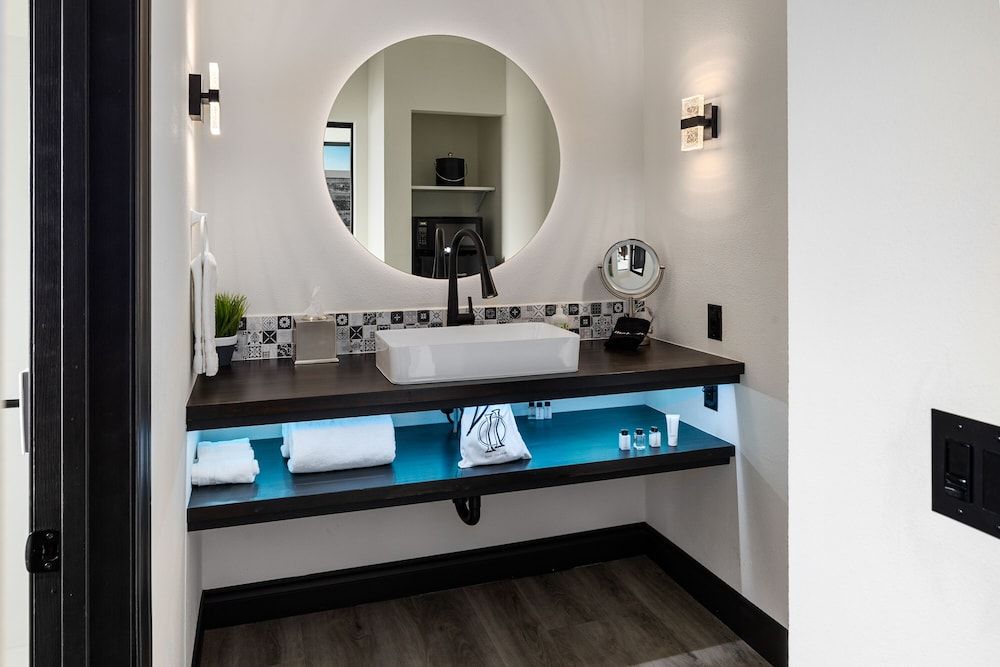 Icon Inn Comfort Room (Pet friendly by request) 5