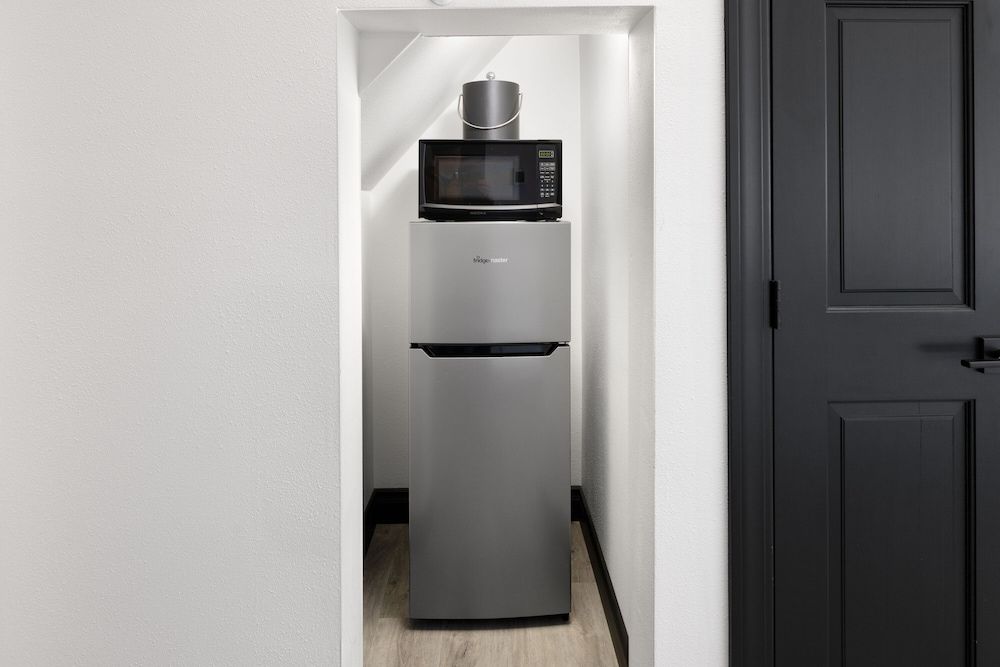 Icon Inn Signature Room (Not pet friendly) 3