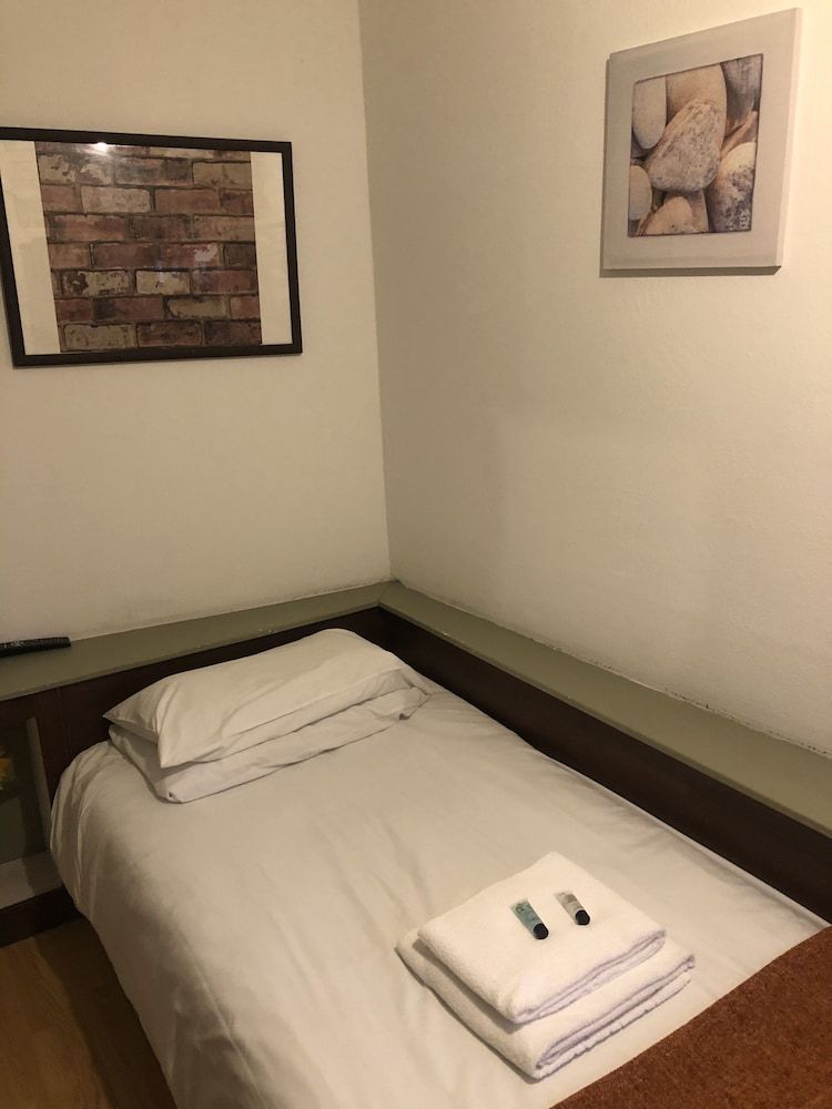 Single Room (Private Shower)