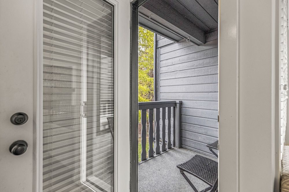 Lamphouse By Basecamp Apartment, 3 Bedrooms, Mountain View (Self Check In, No Pets) 5