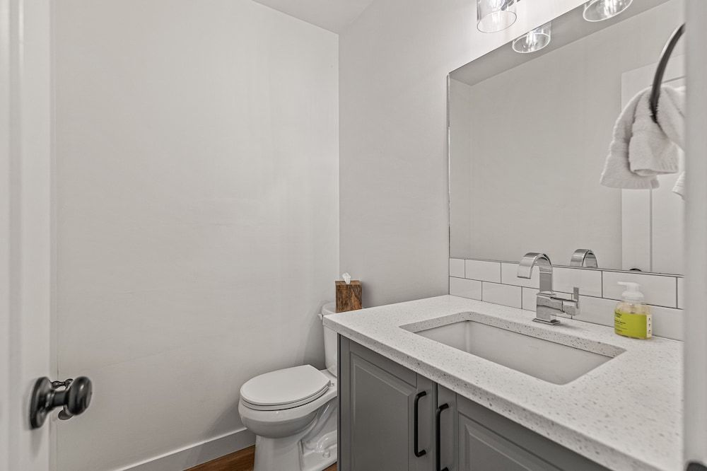 Lamphouse By Basecamp Apartment, 3 Bedrooms, Mountain View (Self Check In, No Pets) 8