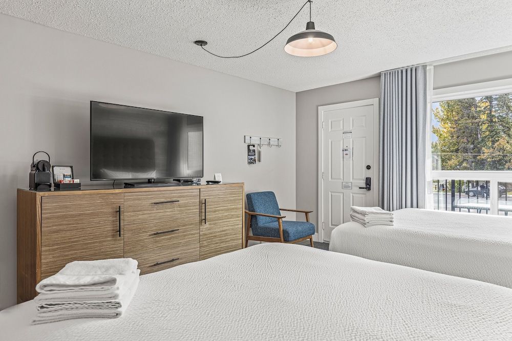 Lamphouse By Basecamp Double Room with Mountain View (Self Check In, No Pets) 3