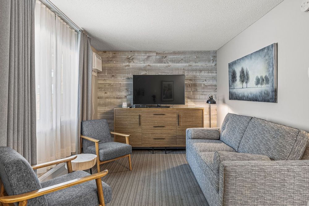 Lamphouse By Basecamp Queen Suite with Sofa bed (Self Check In, No Pets) 5